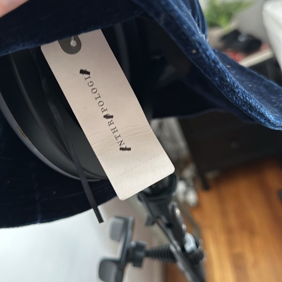 Red Anthropologie Velvet Bucket Hat NWT - Picture 4 of 6